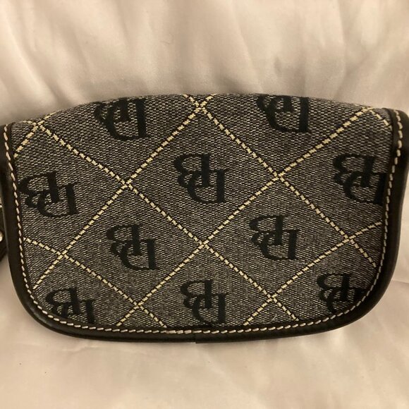 Vintage Dooney wristlet - Like New!!! No flaws - Picture 3 of 5